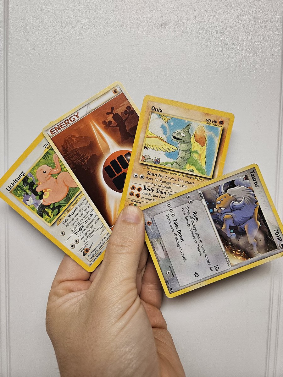 Thank you @PokemonSlug for helping me out without a couple projects plus thus swirly holo Tauros I've never seen!