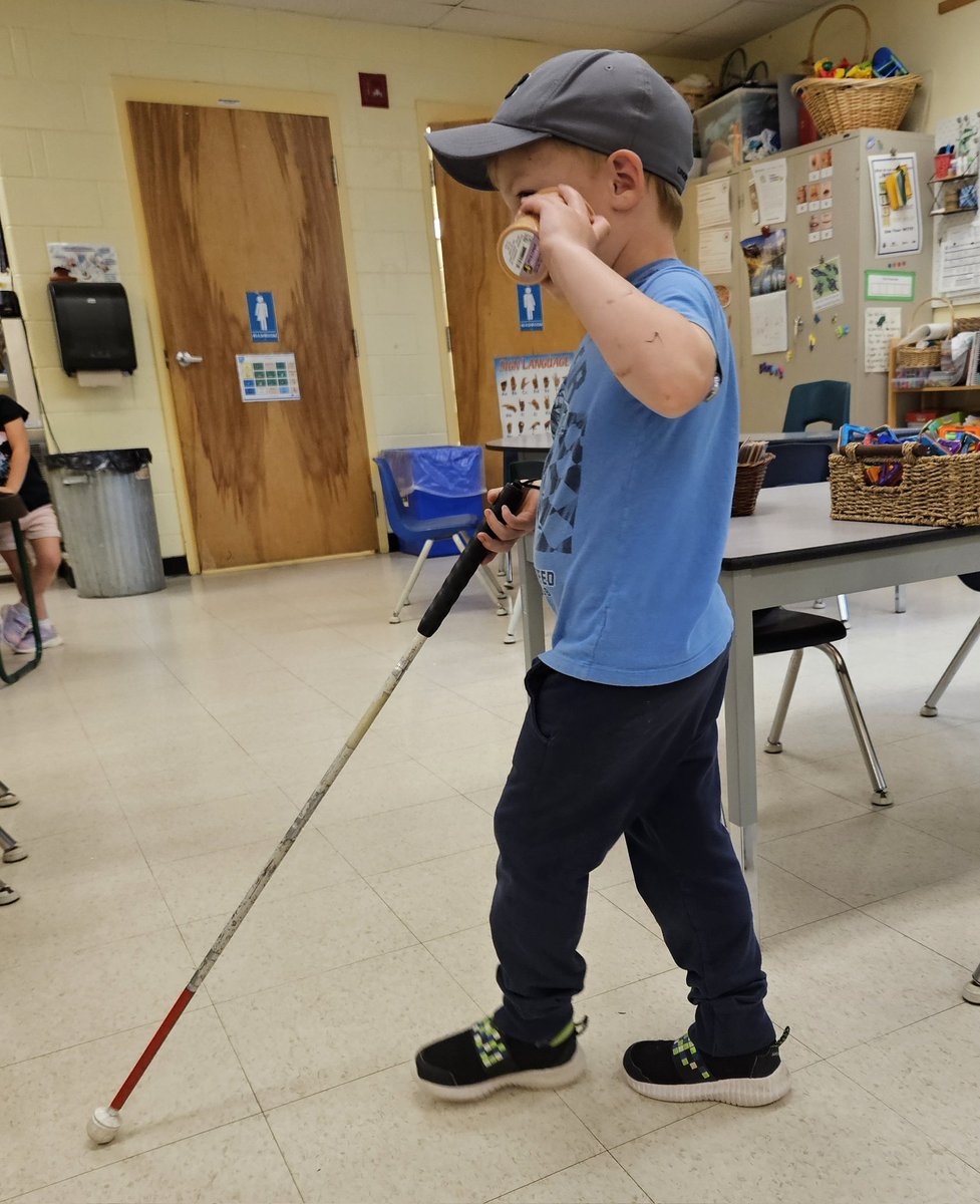 Mr. Smith continues to loan our classroom items to continue our learning about accessability and disabilities. Today, he brought us a white cane and some tactile/braille books for children! 👨‍🦯