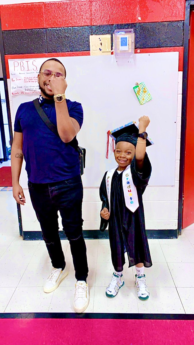 Forty40BeeZy's tweet photo. Baby Grizzly Graduation‼️👨🏽‍🎓🧸

Can y’all tell by the 1st video he was ready to get tf outta that school?! 😂😂

#BigNas #KindergartenHereHeCome 🥳 https://t.co/kXZjPJbTSR