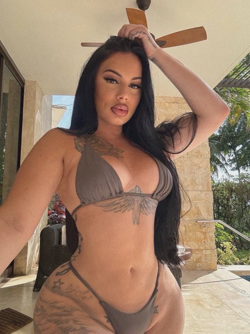 First 10 people to comment on my Instagram post gets a follow back 😋@biancatoxic https://t.co/wC2DGn