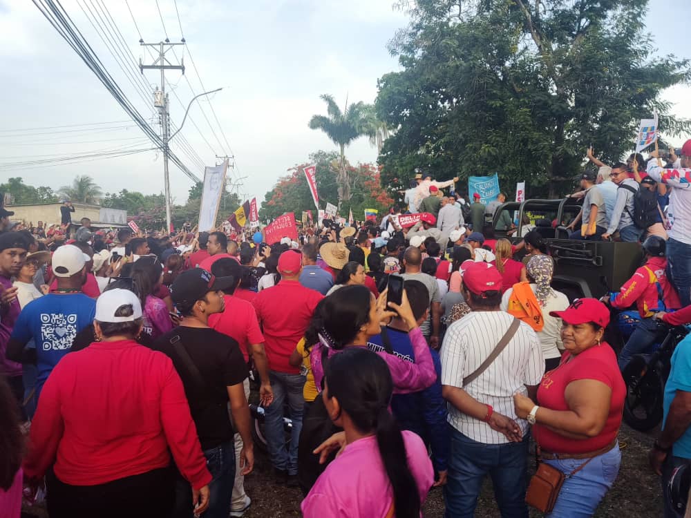 Zonaeducadelor1's tweet photo. iDelta desbordado!
iBienvenido! Presidente @NicolasMaduro en tierras deltanas llenando de alegrías esta tierra del agua y cuna del Warao @ConCiliaFlores @delcyrodriguezv
@dcabellor
@_LaAvanzadora
@MPPEDUCACION @asnardors_
@FlorvidiaLaya
#PorAmorAVenezuela https://t.co/drXXPCltry