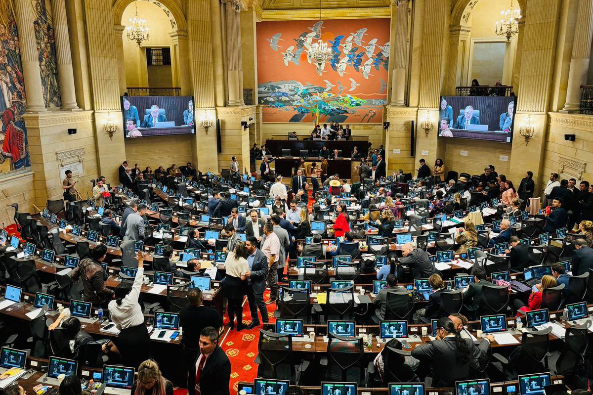 CamiloRomero's tweet photo. ¡En Colombia se acaban de prohibir las corridas de toros!

Hoy en el Congreso se ha puesto punto final a la barbarie y el maltrato de décadas contra los animales disfrazado de tradición.

¡Qué buen momento para el movimiento animalista, para terminar la decadencia, para decir nunca más a la tortura!

#NoMásOlé