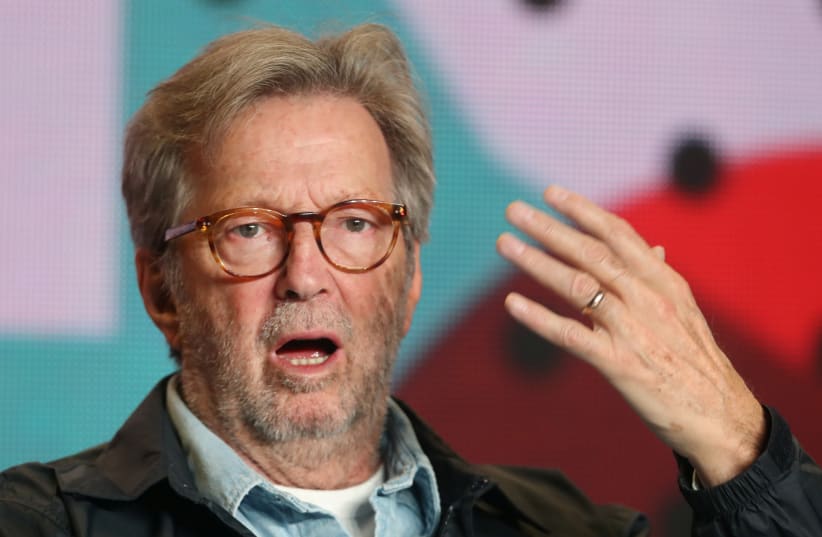 Eric Clapton: 'Israel dirige el mundo' A finales del año pasado, Clapton lanzó una canción llamada “Voice of a Child”, acompañada de un vídeo que mostraba imágenes de una extensa destrucción en Gaza que ignoraba la masacre del 7 de octubre cometida por Hamás. Por DAVID BRINN -