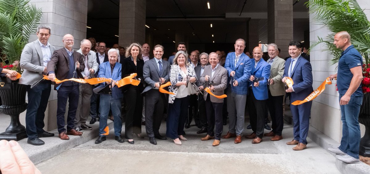 1.6M labour hours Over 1000 skilled workers And a proud, transformative project for our city! Welcome to LiUNA’s King William! Two state-of-the-art 30 storey rental towers in Hamilton ft 40 000 sq ft of innovative, modern amenities and 12 000 sq ft of retail at grade