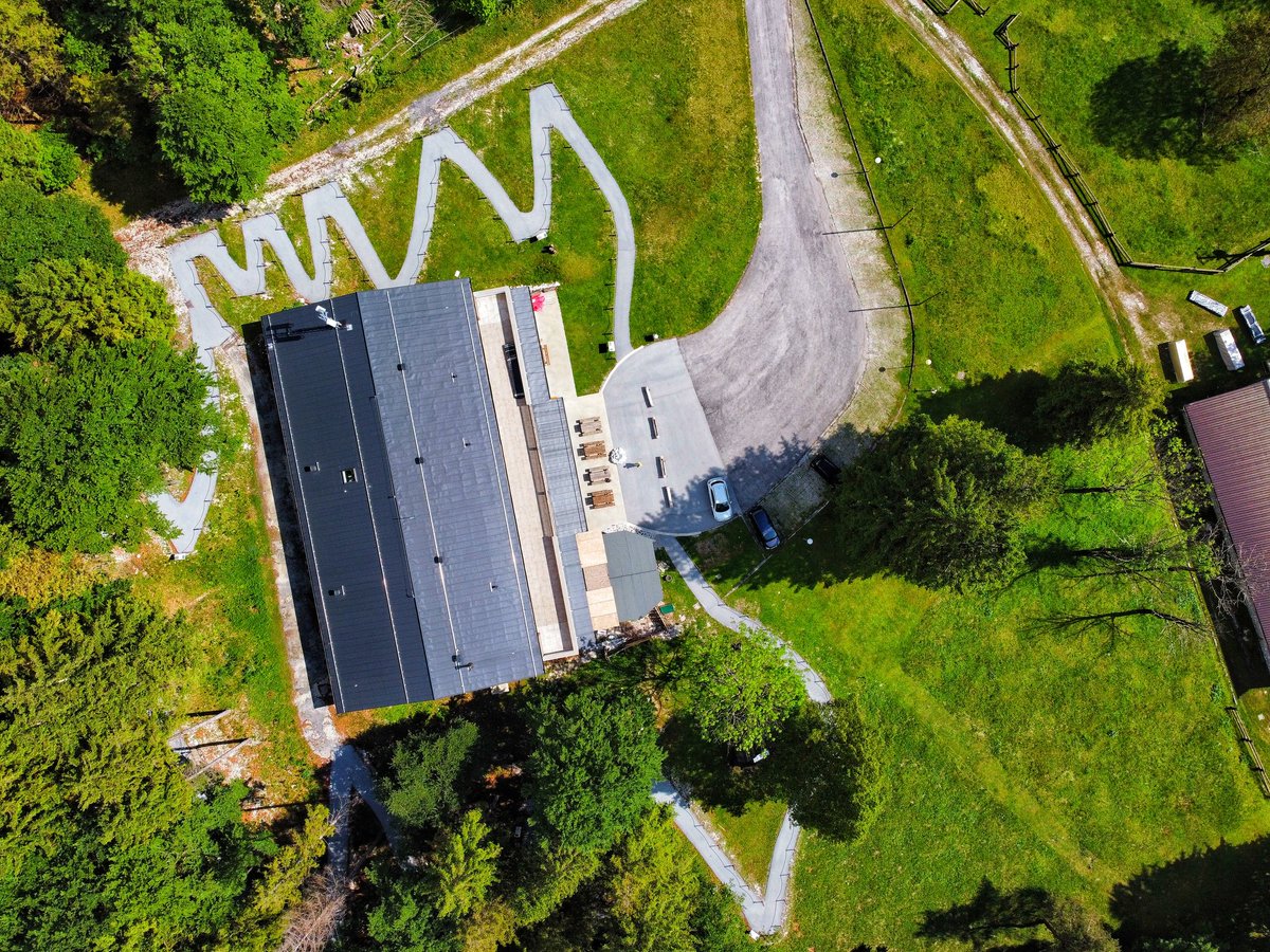 PaolaTreppo's tweet image. Al #confine, nelle Valli del Torre. A Uccea, in comune di #Resia, lungo la direttrice di Lusevera. Oltre le sorgenti del Torre, oltre #Tanamea; oltre la polveriera, i vecchi bar e le vecchie caserme. Oltre le vecchie sbarre. Il paradiso 💚 
@regioneFVGit @VisitFVG