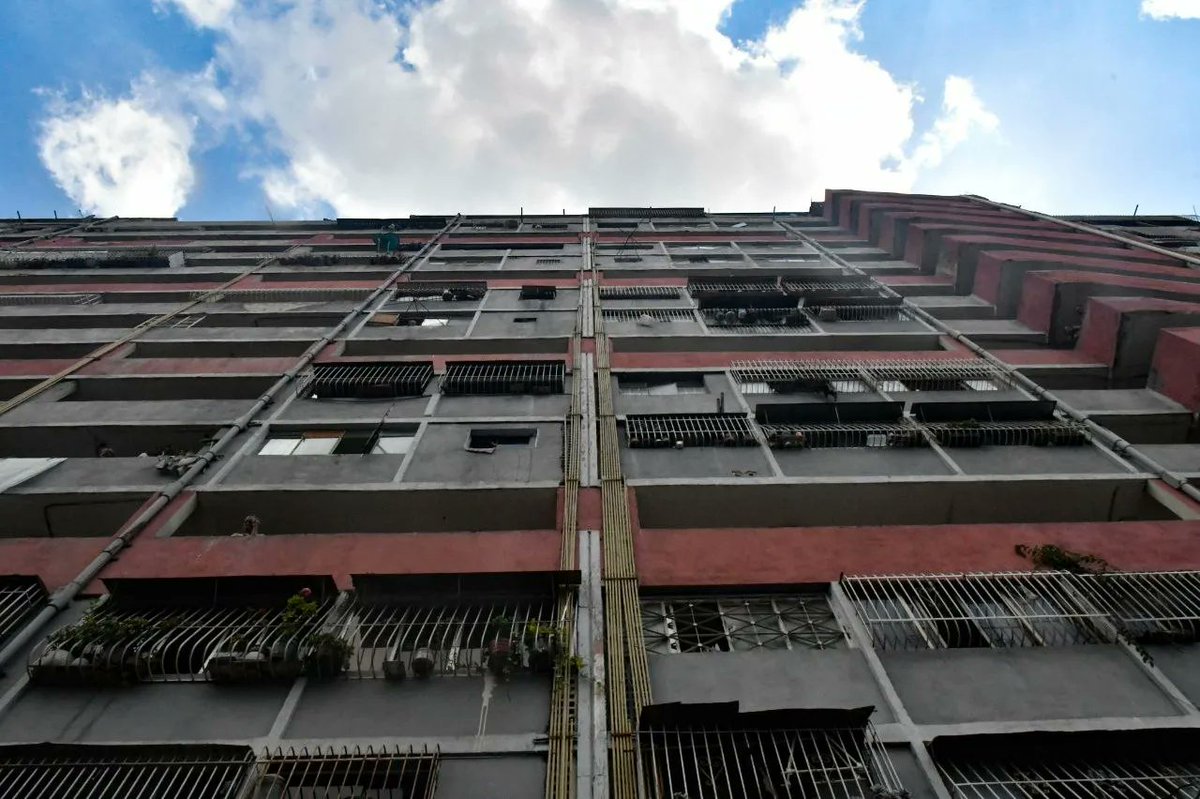 En el marco del Plan de Impermeabilización, Recuperación de Fachadas y Áreas comunes instruido por el presidente <a href="/NicolasMaduro/">Nicolás Maduro</a> para Caracas, nos desplegamos al sector Lomas de Urdaneta, parroquia Sucre, donde estamos inspeccionando la I Fase en el Bloque 1.

#PorAmorAVenezuela