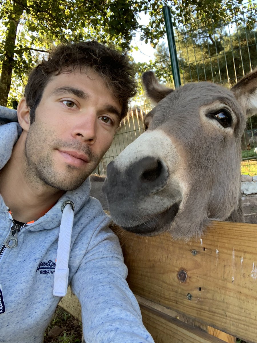 Miroir2Cyclisme's tweet photo. On souhaite un très bon anniversaire au très jeune retraité Thibaut Pinot (34) 🚴♂️🫏🍻 ❤️🎂
We wish a very happy birthday to the very young retiree Thibaut Pinot (34) 🚴♂️🫏🍻 ❤️🎂
📸 DR (Dauphiné 2019 / Photos personnelles)
#ThibautPinot #cyclisme #cycling #ciclismo #BOTD https://t.co/3S2RzBP4Db