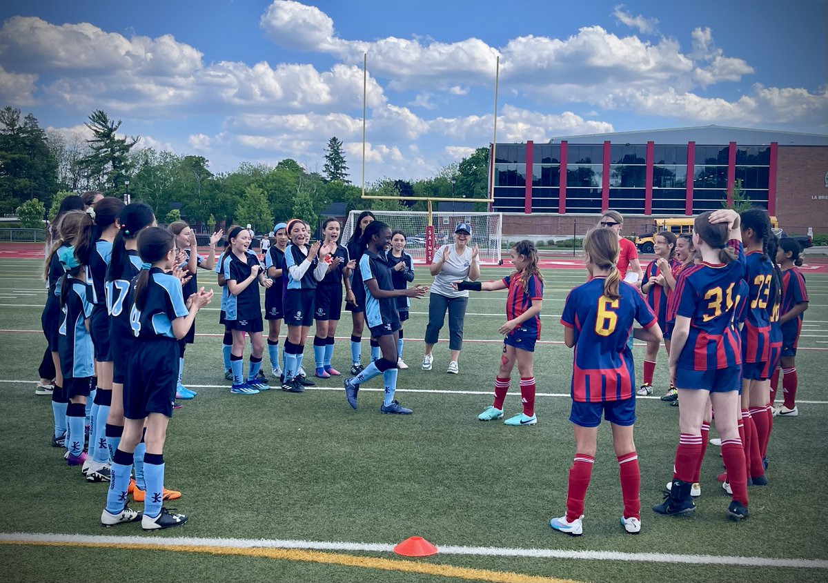 Congratulations to #trafalgarcastleschool's U12 Soccer team on wrapping up a phenomenal season! We really 'got a kick' out of watching our athletes elevate their skills & grow as players & teammates!
#schoolforgirls #boardingschool #athletics @CISOntario @CAIS_Schools