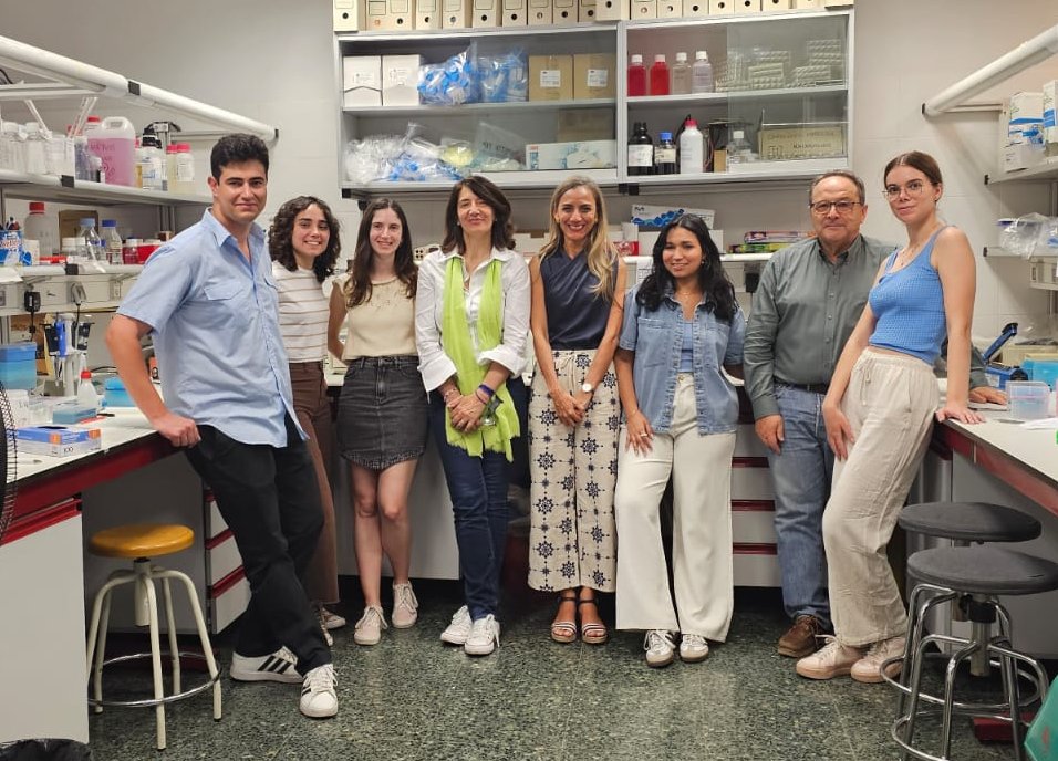 Es un placer recibir estos días en <a href="/farmavasm/">FARMAVASM</a> <a href="/UAM_Medicina/">Medicina UAM</a> a nuestra compañeras de <a href="/UNIVERSIDAD_PMA/">Universidad dePanamá</a> Ivonne Torres-Atencio (<a href="/negrita73bn/">Ivonne Torres-Atencio</a>), Directora del Dpto. de Farmacología, y Susana Díaz del grupo <a href="/InmunologiaUP/">Laboratorio de Inmunología UP</a> 💊 
#investigación #colaboración #internacionalización