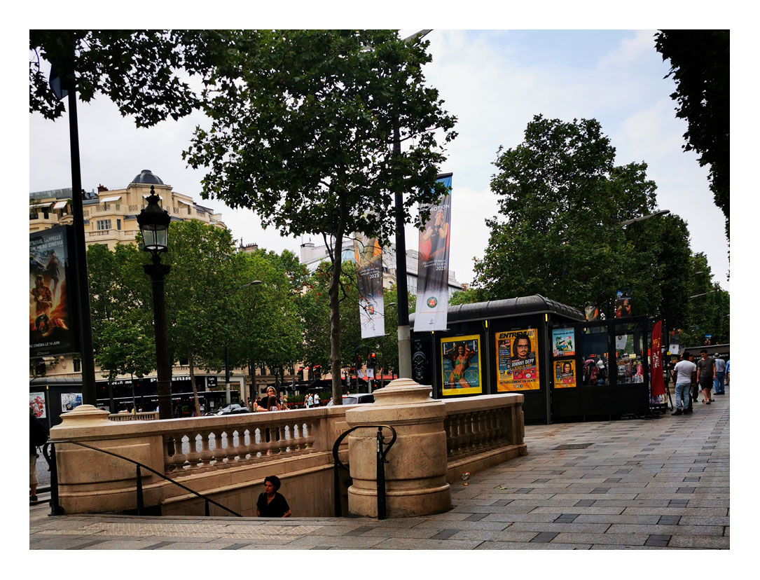 Avenue des Champs Elysées, #paris8, je poursuis...
⤵️