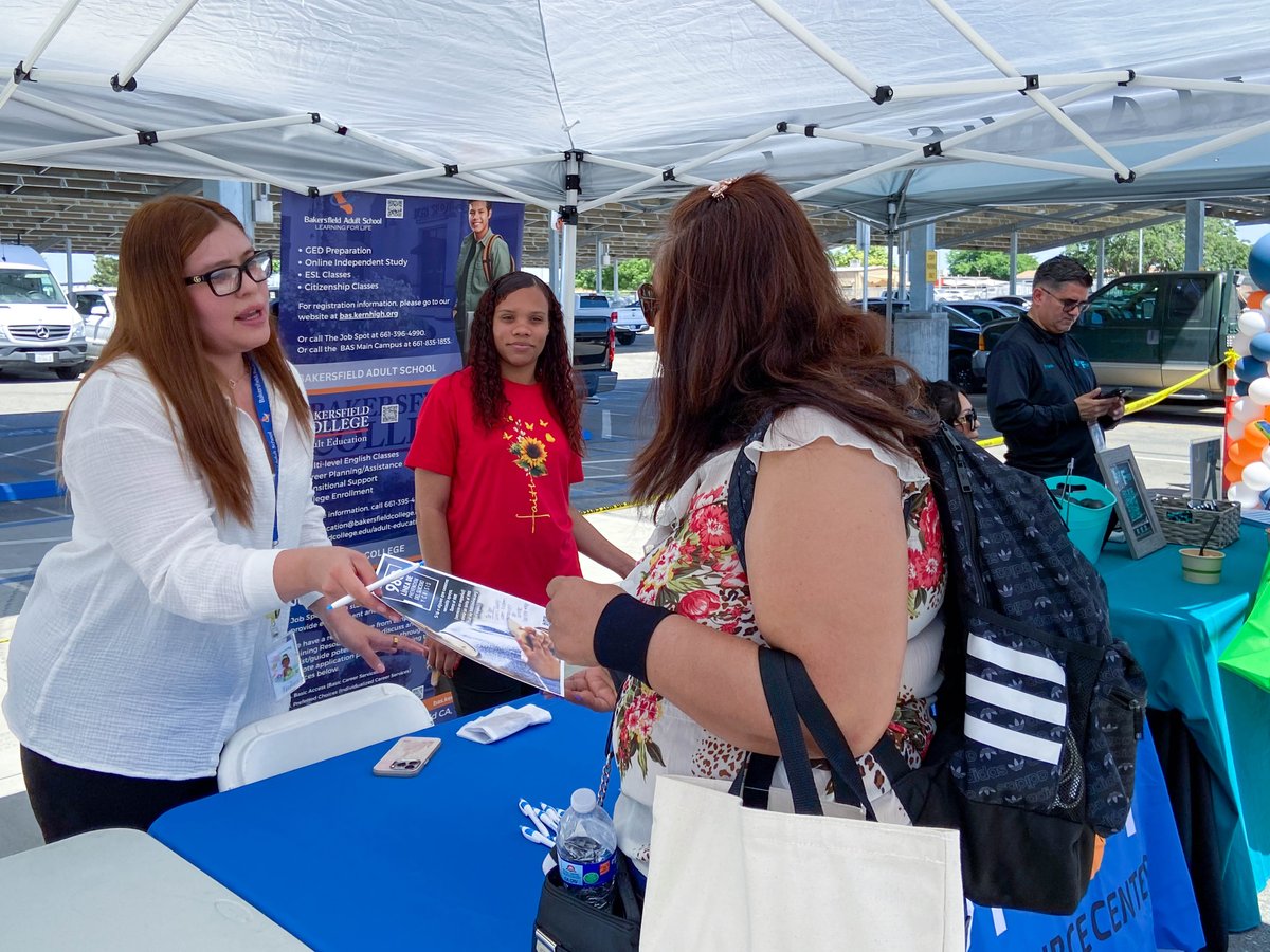 KHSD_Official's tweet photo. The Bakersfield Adult School hosted a successful resource fair where students connected with community members providing vital services and opportunities for personal and professional growth. #PreparedToSucceed https://t.co/2KxfmW8Wfn