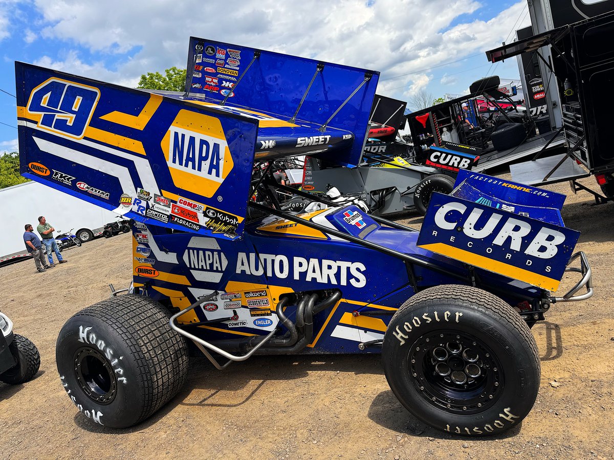 15 years later, @BradSweetRacing finally returns to @GViewSpeedway! He raced here with @USACNation in his non-wing days in ‘07 & ‘09 — now with @Kubota_USA High Limit Racing in the @KKRDirt, @NAPARacing #49. 🤑 2nd in Midweek PTS (-𝟯𝟮) 📺 FloRacing.com/HighLimit (𝟲:𝟯𝟬𝗲𝘁)