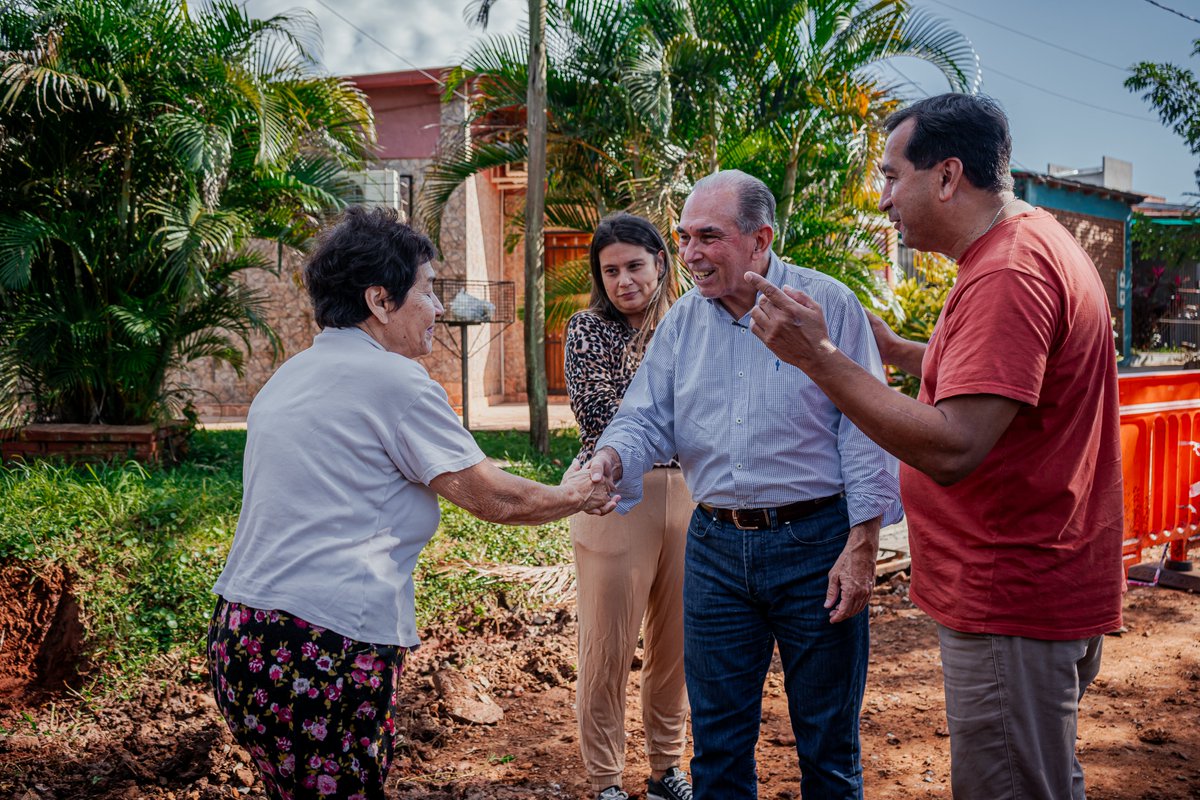 LaloStelatto's tweet photo. Las obras de canalización mejoran el escurrimiento del agua para evitar inundaciones. En estos días los vecinos de la Chacra 86 me acompañaron a recorrer los avances que estamos haciendo en el barrio, que se complementan con los trabajos realizados en la cuenca del Arroyo Itá. https://t.co/VEH5dqOVwp