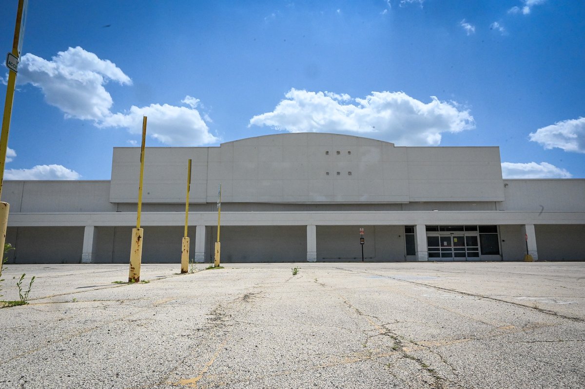 Plans have been put forward to bring new activity and new business to the former Kmart site on East State Street. Here's a look at what's in the works: rockrivercurrent.com/2024/05/28/her…