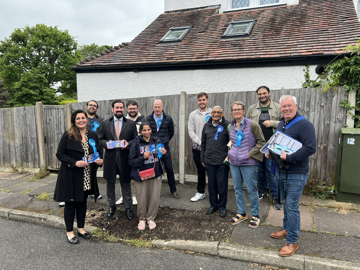 Fantastic to join @VoteHannahGray and @ThomasFTurrell in #WestWickham this evening! It’s going to be close in #Beckenham and #Penge - but Hannah is the local champion residents deserve, and she’ll secure a brighter future for the community! 🇬🇧@beckenhamtories @WWTories