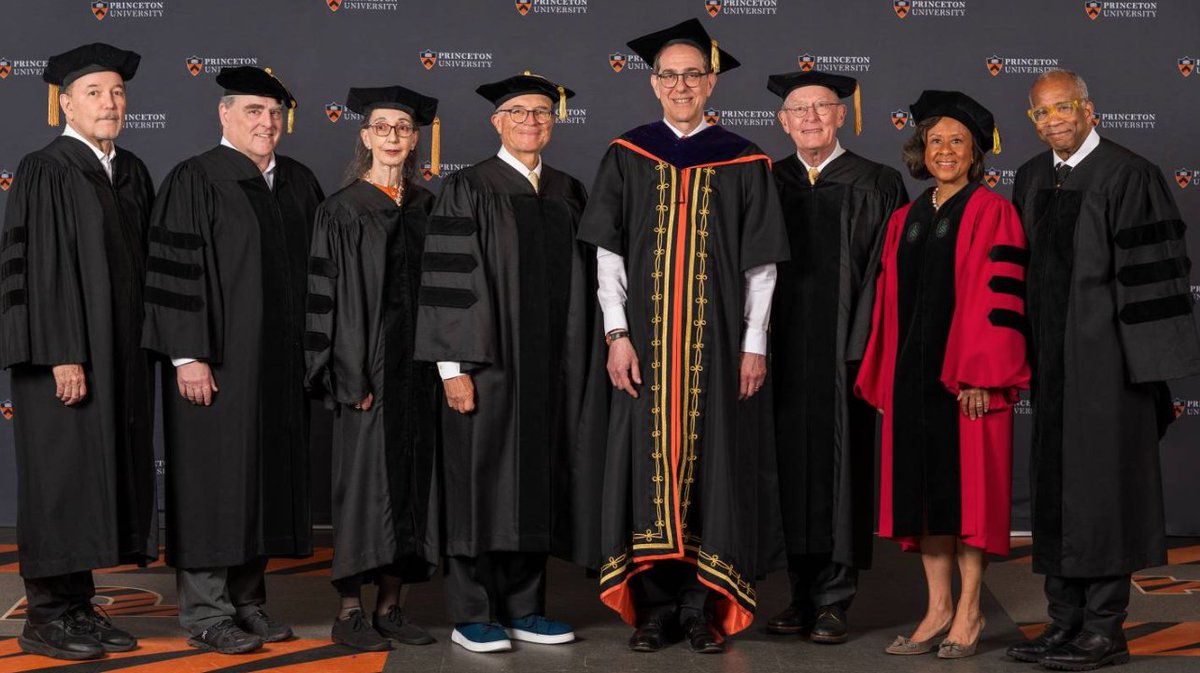 Congratulations to Salk Professor Terry Sejnowski! He received an honorary Doctor of Science degree from Princeton University. Sejnowski has published more than 1,000 scientific papers, reports, and book chapters and numerous books, including The Deep Learning Revolution in