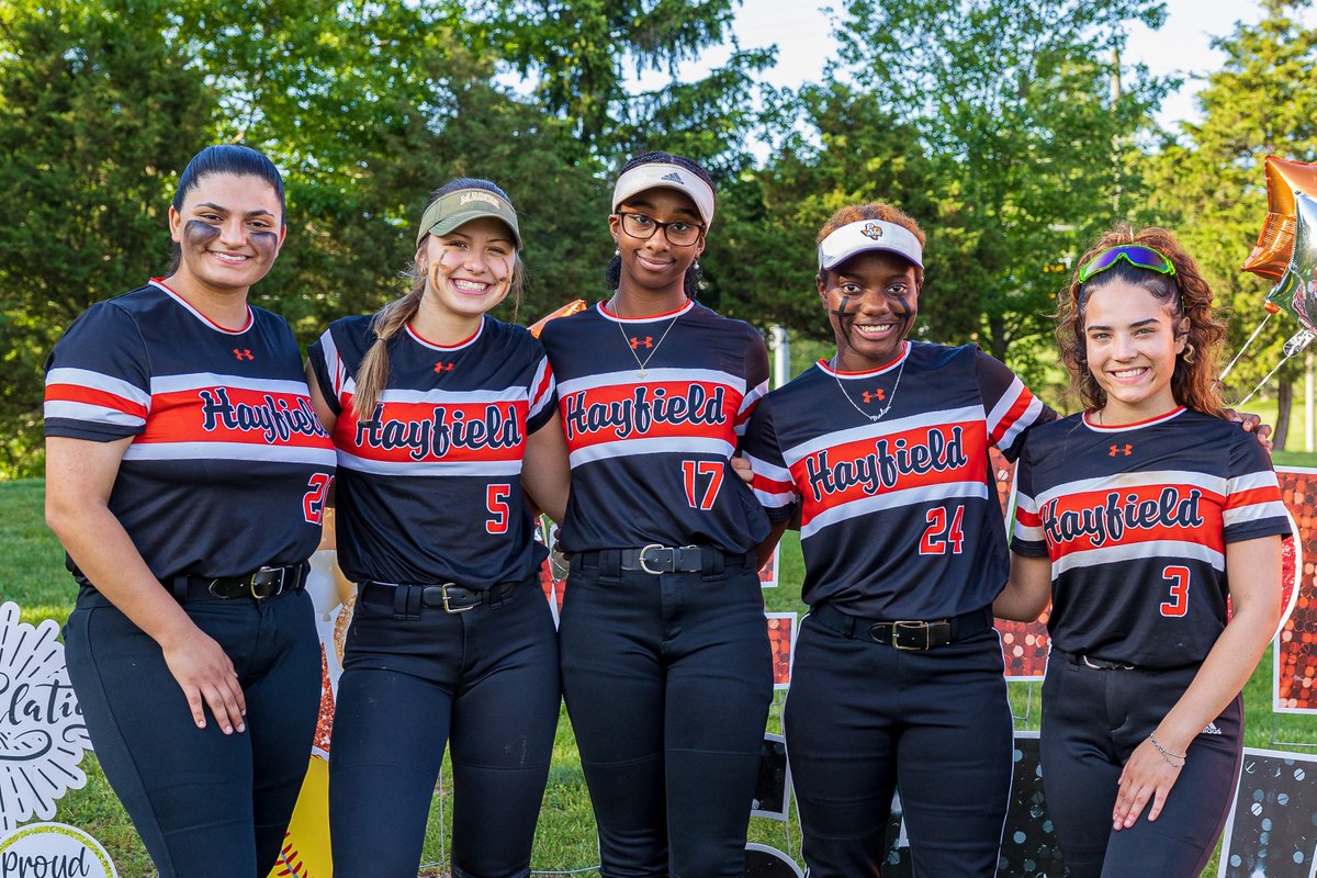 I’m posting a retrospective collection of images from my years at Hayfield, beginning in 2002. I have just posted my eighteenth and final gallery, for 2022-2023. There are more than 2,200 images in chronological order.  hayfieldpictures.com/Looking-Back/2…