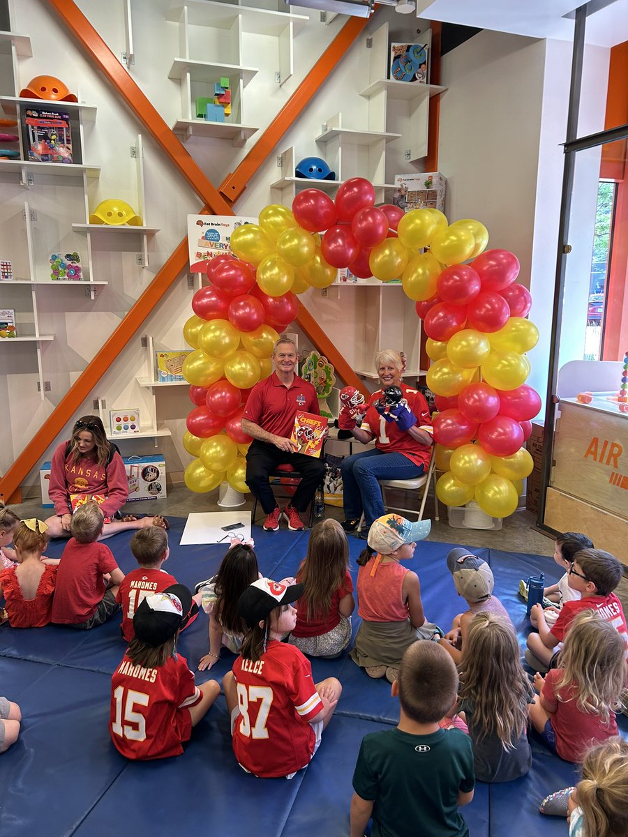 Mitch Holthus tweet media