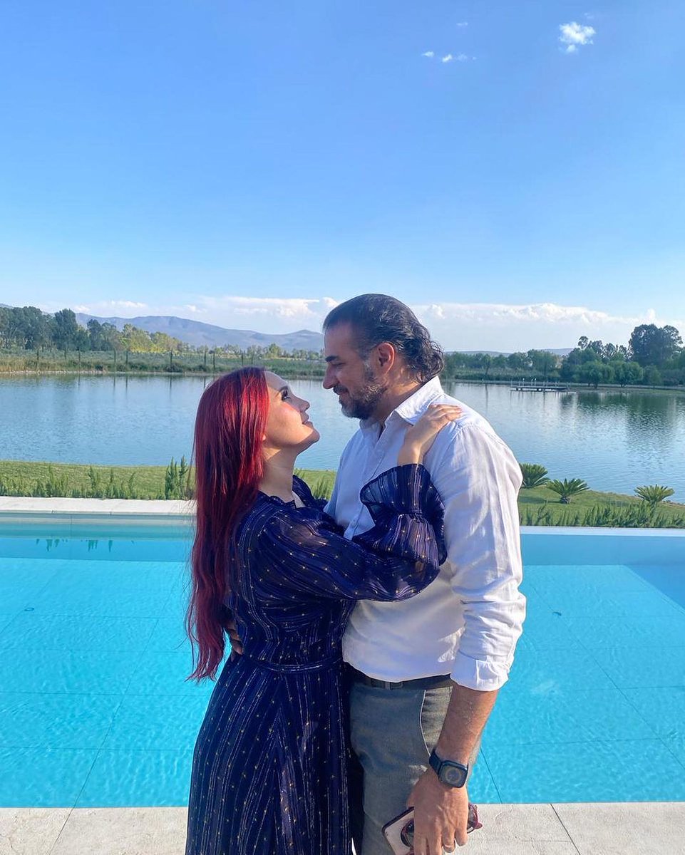 'Le doy gracias a Dios por tu vida, que cumplas muchísimos años y podamos pasarlos juntos. ❤️🙌🏼 Gracias por existir, me siento muy afortunada de caminar la vida contigo. ¡Te amamos! ❤️', el mensaje de #DulceMaria a su esposo en su cumpleaños. 🥳🎂🎁🎈 📸: dulcemaria