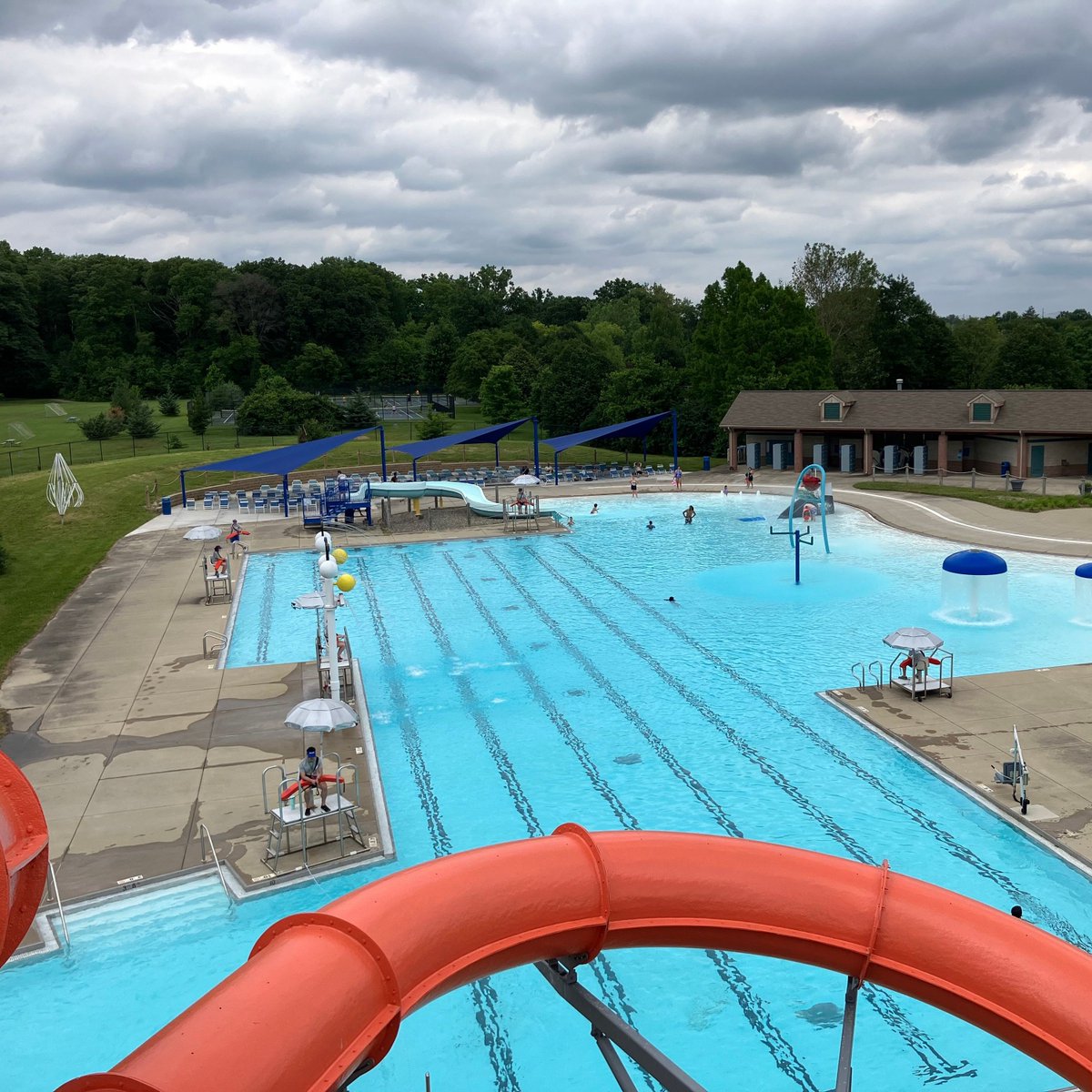 🏊🏽‍♀️ This weekend we celebrated the opening of six of our pools, with more to follow on Saturday, June 1st. Did you know it's not too late to get in on the action? Pools like the one at Sahm Park are still hiring lifeguards for the summer! 

Visit parks.indy.gov to apply!