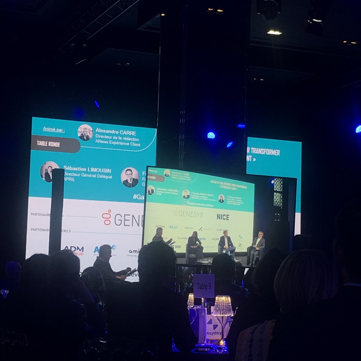 foundever_fr's tweet image. Début de la #TableRonde avec la montée sur scène des invités : Sébastien Limousin @April, François MIQUET-MARTY Groupe Les Temps Nouveaux et Federica QUADRI @EA_FRA, animée par Alexandre Carré, Directeur de la Rédaction d’@AgoraNewsClient
 
#GalaExperienceClient