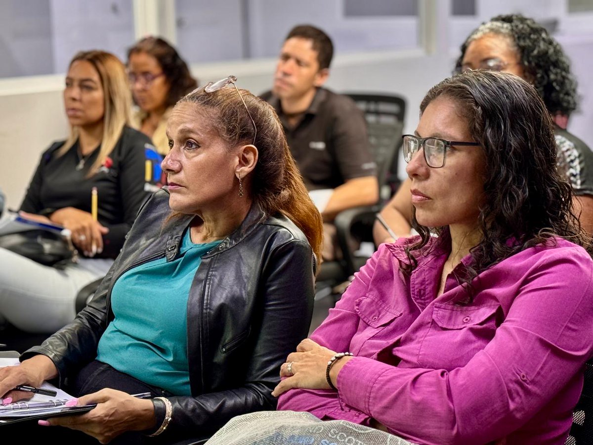 sapi_ve's tweet photo. Dictamos taller sobre Derecho de Autor en la Industria Audiovisual dirigido a trabajadoras y trabajadores de la fundación @villadelcine. 🎥

@NicolasMaduro 
@delcyrodriguezv
@luis_villegasr 
@MinComNacional 

#PorAmorAVenezuela https://t.co/q3K1iJ4cD3