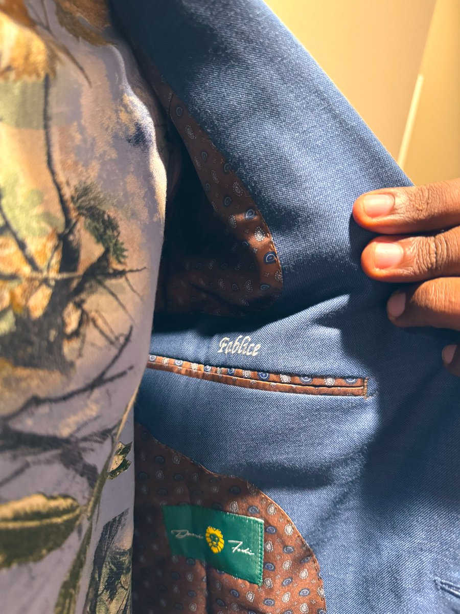 FabsVision's tweet photo. I’m extremely proud of this talented &amp; coolest #BurundianDiaspora fashion designer in USA, IOWA. Mr. DadiFodi He made me this self-customized suit. It’s so good, it makes me feel like i’m a black James Bond 😎. Get the suit of your dream today at: +1 (515) 500-7373

#Newburundi https://t.co/1mIV2lxtsv