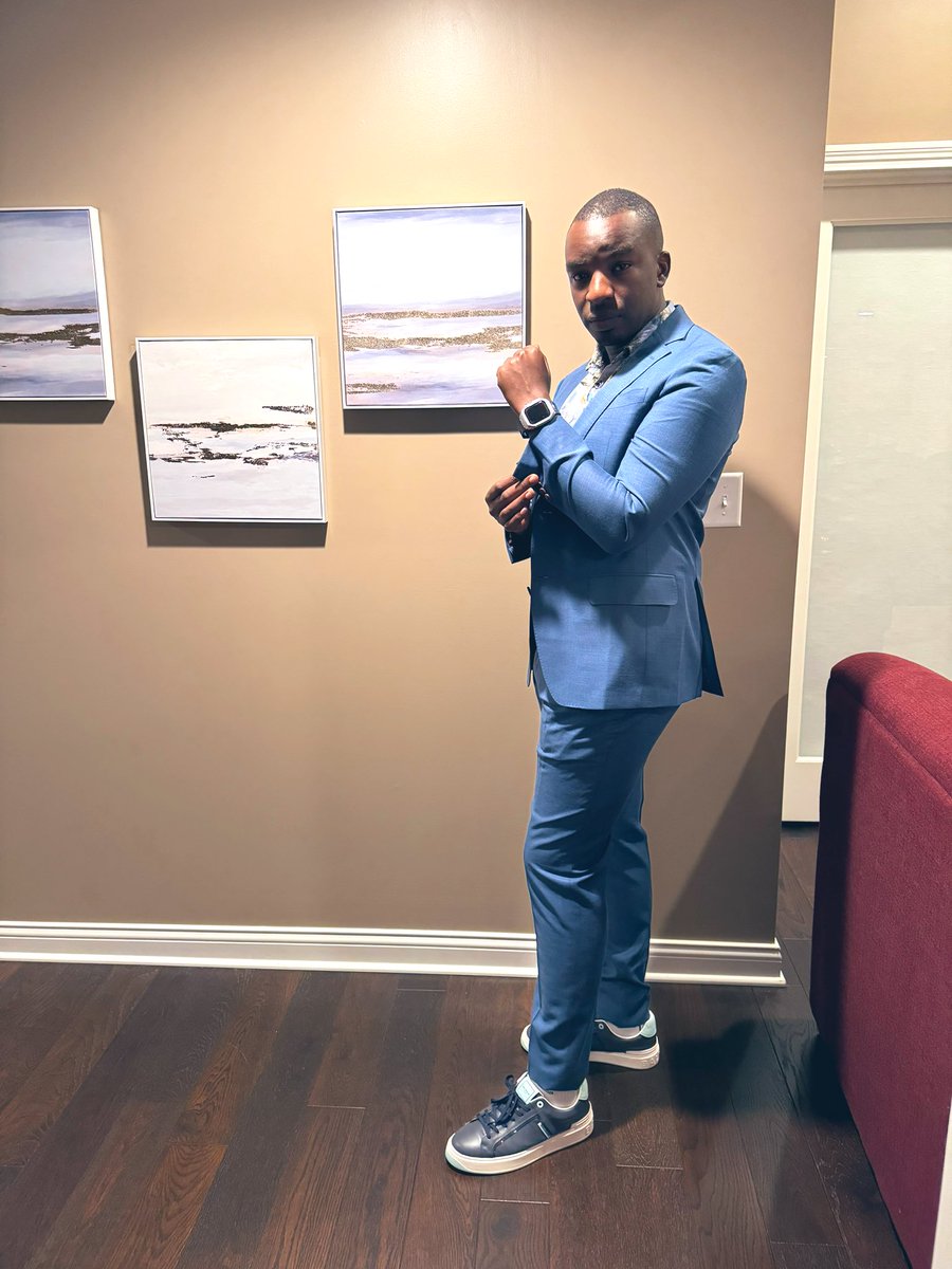 FabsVision's tweet photo. I’m extremely proud of this talented &amp; coolest #BurundianDiaspora fashion designer in USA, IOWA. Mr. DadiFodi He made me this self-customized suit. It’s so good, it makes me feel like i’m a black James Bond 😎. Get the suit of your dream today at: +1 (515) 500-7373

#Newburundi https://t.co/1mIV2lxtsv