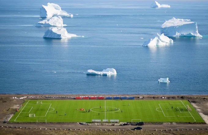 NordiskFootball's tweet photo. 𝐋𝐞 𝐆𝐫𝐨𝐞𝐧𝐥𝐚𝐧𝐝 🇬🇱 𝐚 𝐨𝐟𝐟𝐢𝐜𝐢𝐞𝐥𝐥𝐞𝐦𝐞𝐧𝐭 𝐝𝐞𝐦𝐚𝐧𝐝𝐞́ 𝐬𝐨𝐧 𝐚𝐝𝐡𝐞́𝐬𝐢𝐨𝐧 𝐚̀ 𝐥𝐚 𝐂𝐎𝐍𝐂𝐀𝐂𝐀𝐅 !📧

Une demande historique 🆕 dans l'histoire du pays qui tente depuis plusieurs années d'être reconnu par une fédération afin de prendre part aux différentes compétitions internationales.⚽️

Une adhésion permettrait à l'équipe nationale de participer aux qualifications pour la Coupe du Monde, la Gold Cup et la Ligue des Nations.🏆

Ce serait une très belle victoire pour tout un peuple, ses près de 80 clubs et ses plus de 5 500 licenciés !🏅