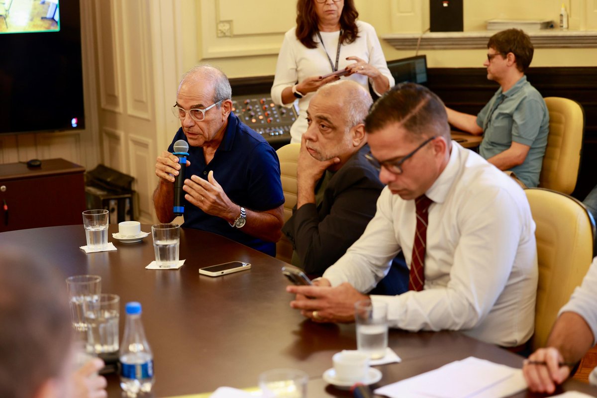 beca_alexandre's tweet photo. Participei da reunião sobre o Projeto que institui a Operação Urbana Consorciada do Estádio de São Januário em Vasco da Gama. 
Um passo essencial para o desenvolvimento da região!  #vascodagama #camarario https://t.co/RcIVco6CNU