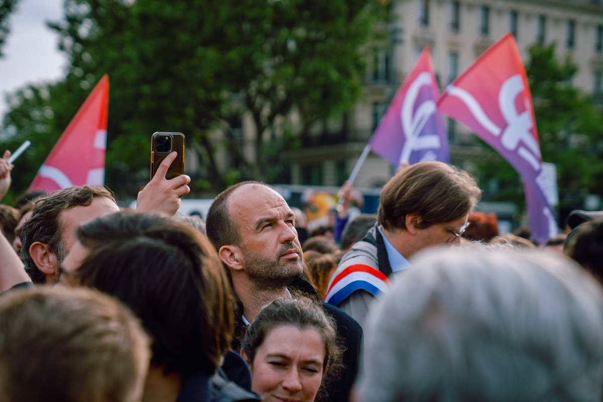 mbompard's tweet photo. Présent ce soir au rassemblement en soutien à la Palestine place de la République ainsi qu’à mon camarade @sebastiendelogu, exclu de l’assemblée nationale pour avoir brandi le drapeau Palestinien.

Nous ne nous tairons pas ! https://t.co/T0v5Klbez6
