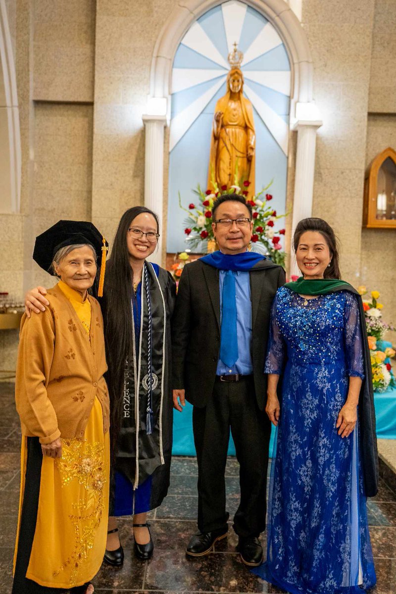 DiannaHNguyen1's tweet image. All Glory Belongs to God! 🙌
Officially, Dr. Dianna H. Nguyen! 
Dream come true as I concluded my 8yr DO-PHD and decades of school to become the first doctor in my family. An honor to receive the Chancellor's Award too. THANK YOU, my family, friends, &amp;amp; mentors! WE DID IT!! 🥹❤️🙏