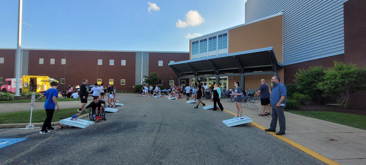 PHS Best Buddies held a kick off to the summer corn hole tournament.  The community members and students had a blast!