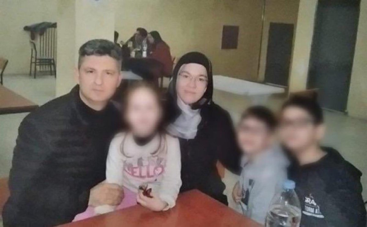 ŞAKRAN/SAMSUN Selma, Erkan ve Serdar kardeşlerin babaları ve anneleri Ayşe Meleş cezaevinde. Hukukun keyfi uygulanması ile çocuklar hem anne hem de babalarından ayrı bırakılarak cezalandırılıyor. Telafisi zor travmalar son bulmalı. @mehmettumnet Kayıplarımız Nerede