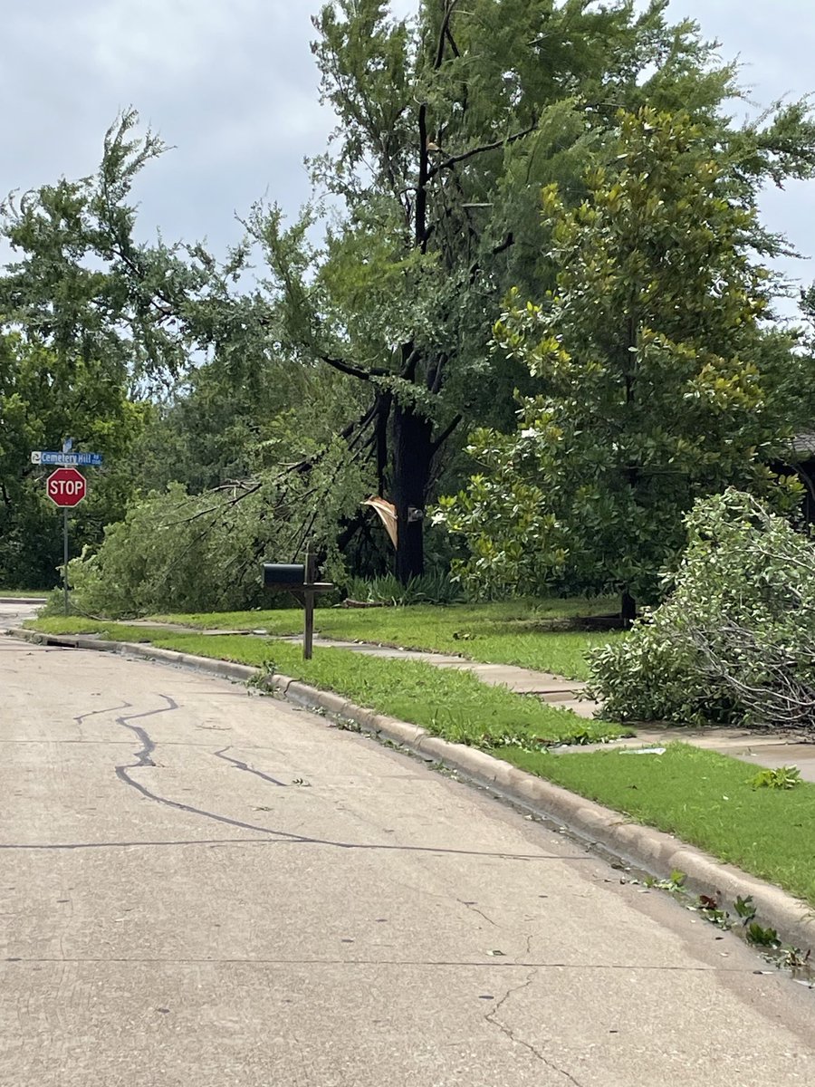 sparker71's tweet photo. ⁦@wfaaweather⁩ Storm damage in Carrollton https://t.co/5DiWiO8WlE
