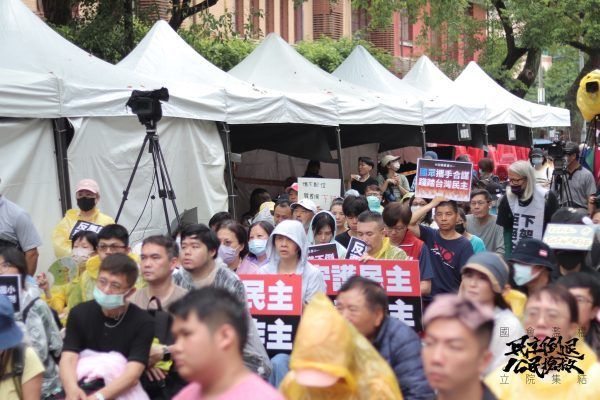 Many young Taiwanese voted for the third-party TPP, but now are opposed to its efforts to push through a new form package. buff.ly/3WPWYT7