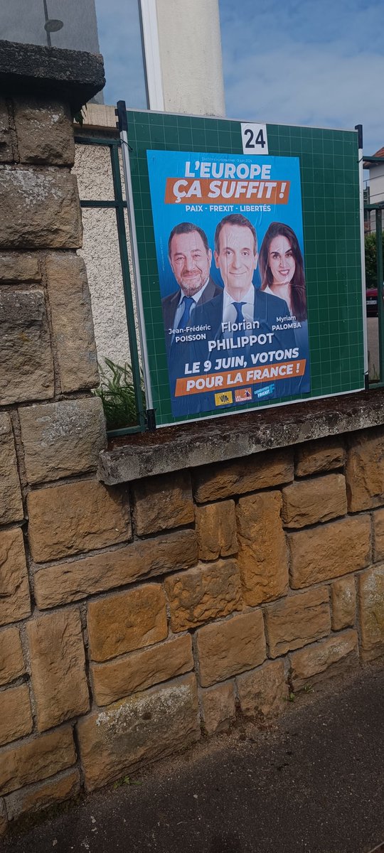 Collage des affiches dans tout le département.🇨🇵
Merci à toutes  les équipes.
Vive les Patriotes  !! 🇨🇵
#Le9JuinJeVoteLesPatriotes 
#LEuropeÇaSuffit