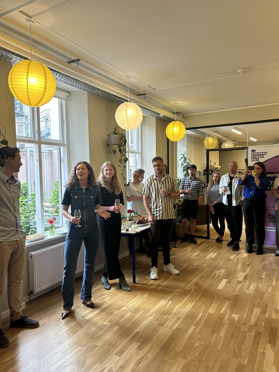 Velkommen til <a href="/Gaia_ung/">Gaia - Unge for et Grønt Erhvervsliv</a> og tak for flot lanceringsreception. Der er så meget brug for jer og vi glæder os til samarbejde, dialog og udfordring i #dkbiz og i <a href="/DanskIndustri/">DI - Dansk Industri</a> 🙌 🌱
#dkgreen