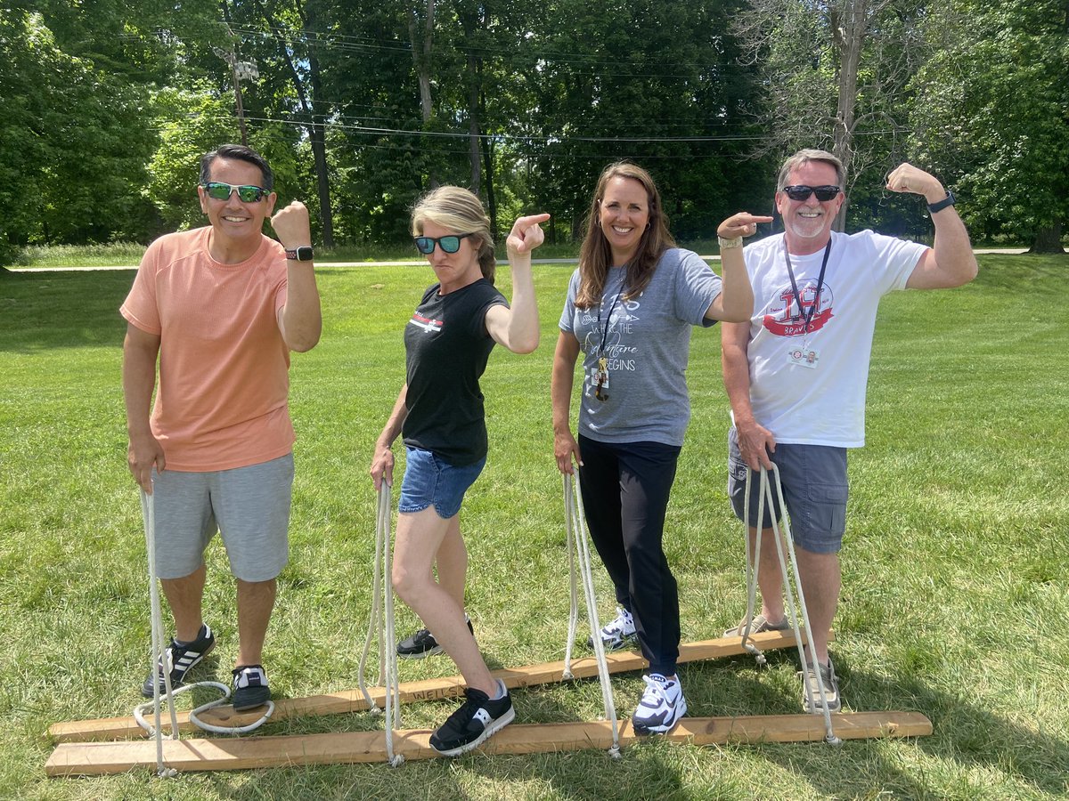 It’s the final “Who Would Win” buddy board showdown….teachers vs. kids! Who will walk to the finish line faster?! Fierce competitors on both @IHElementary teams!🏆 (Go, teamwork!🙌)