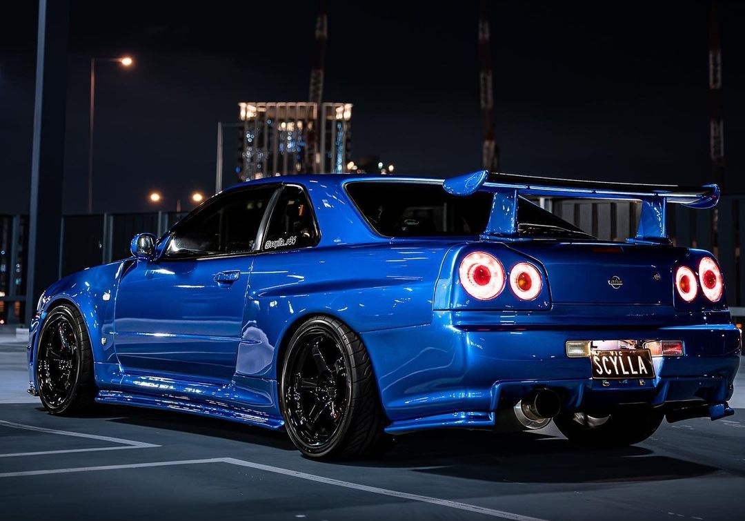 Nissan GTR-R34 Skyline spec'd in Bayside Blue