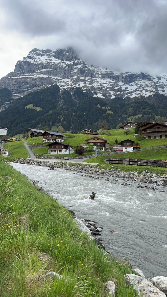 ما أجمل أن تعطي وأنت تعلم أن المقابل ليس من الناس 

بل من رب الناس.