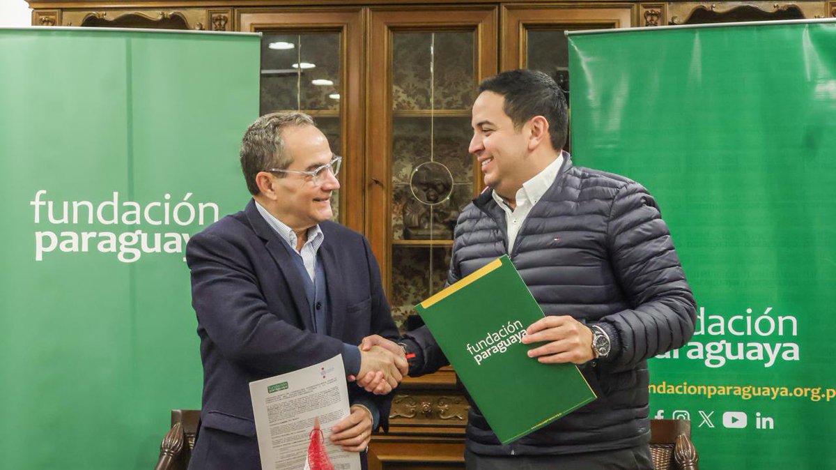ricardopyok's tweet photo. Firmamos un convenio de cooperación interinstitucional con la Fundación Paraguaya para llevar adelante proyectos que ayuden a las comunidades del Departamento Central a superar la pobreza multidimensional. 

¡Muchas gracias al director de la institución, Dr. Martín Burt, por crear herramientas que ayuden a mejorar la calidad de vida de miles de familias!

#CentralCambia #Paraguay