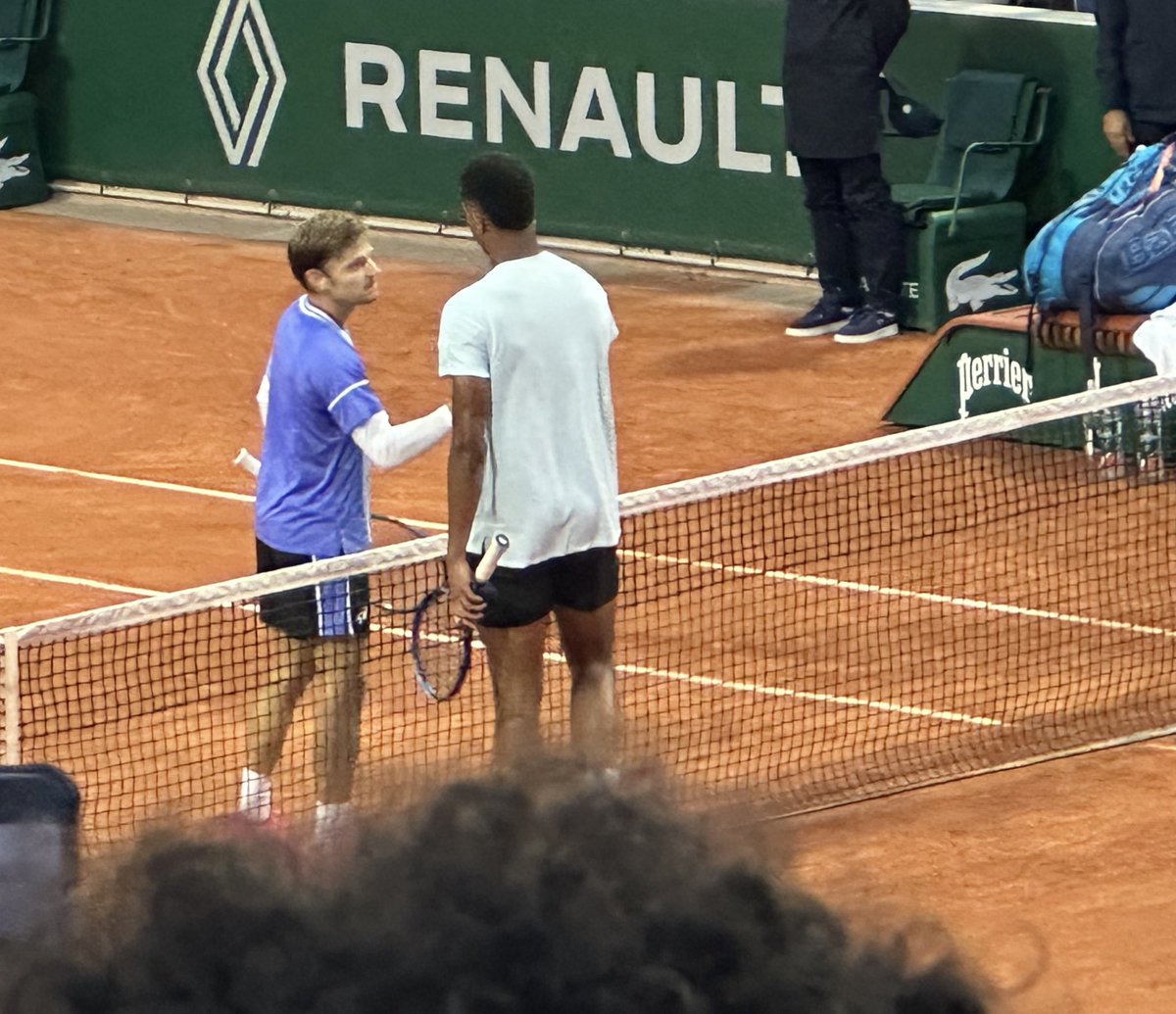 Goffin survives Lyon champ Perricard - 6-3 in the 5th, 3h31.

Incredible atmosphere, David mocked the French fans in the end and got booed. 

Nice win for the veteran, who gets Zverev in R2.