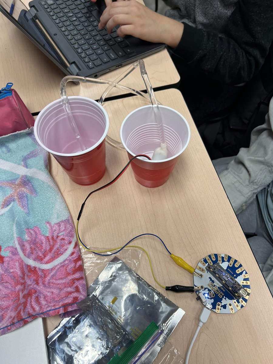 JoyceLaw30's tweet photo. Grade 9 Ss engineer and design their machine to mitigate current climate change events by programming @microbit_edu. Can’t wait to see their final product! #YRDSB https://t.co/YK8uG70CMe