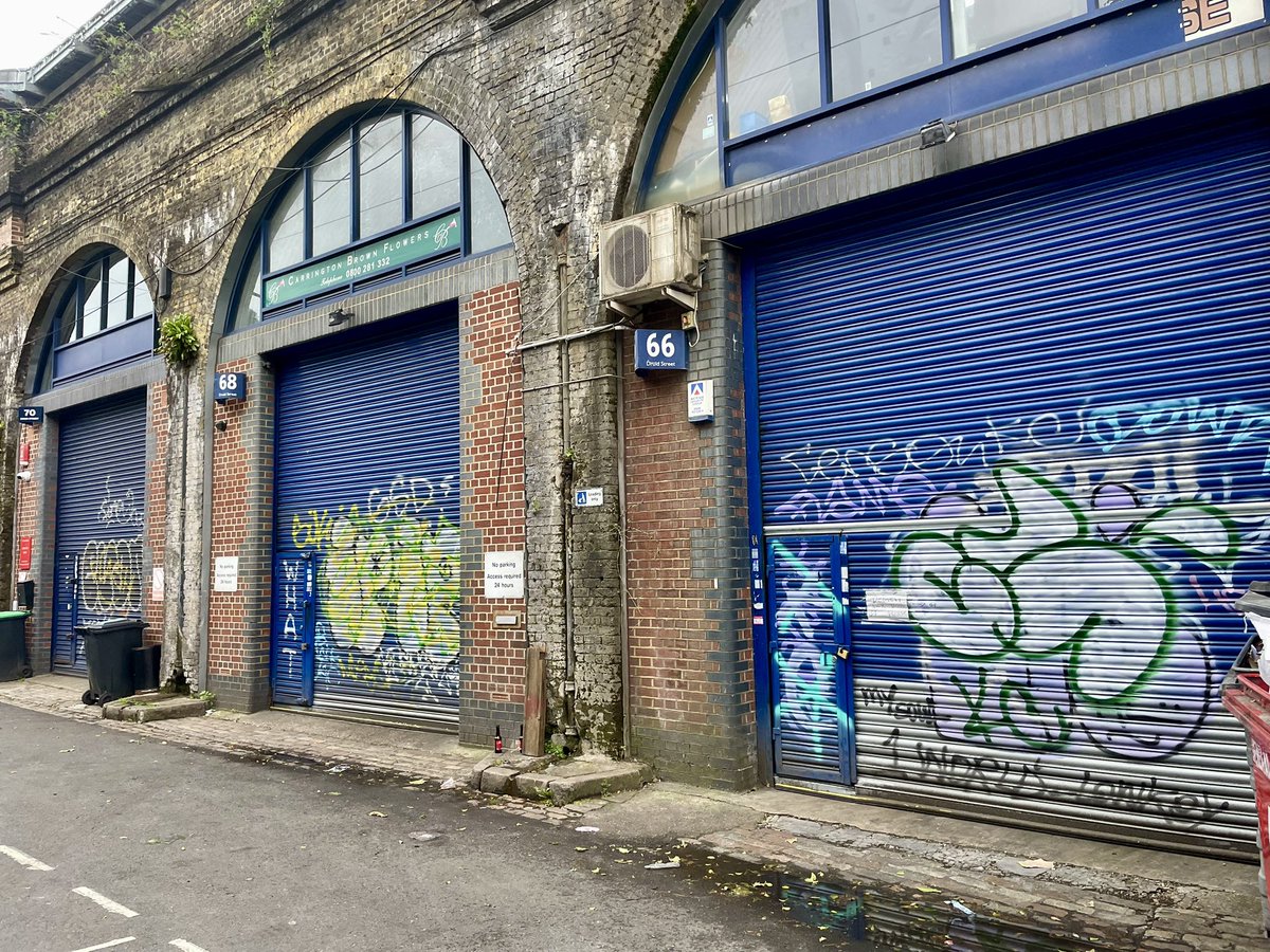 London City Runners… bringing life to otherwise unused/empty arches since 2018 ☺️ #runningclub #runningcommunity #freerunningclub #running #runnersofinstagram #runningmotivation #londoncityrunners