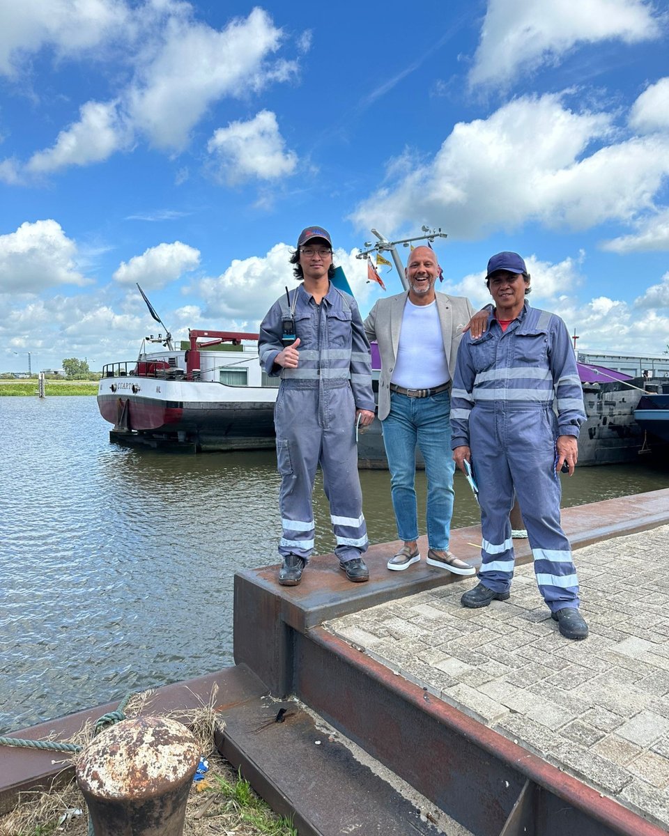 It's farewell to mvs Cuarto as it is now sold 👋

Jeffrey (left) is going home for his vacation 🏖️

Bonifacio (right) will be joining another vessel with this same client. 🚢 Safe travels! 

#newbeginnings #farewell #safetravels #axxazcrew #inlandshipping #axxazmarine