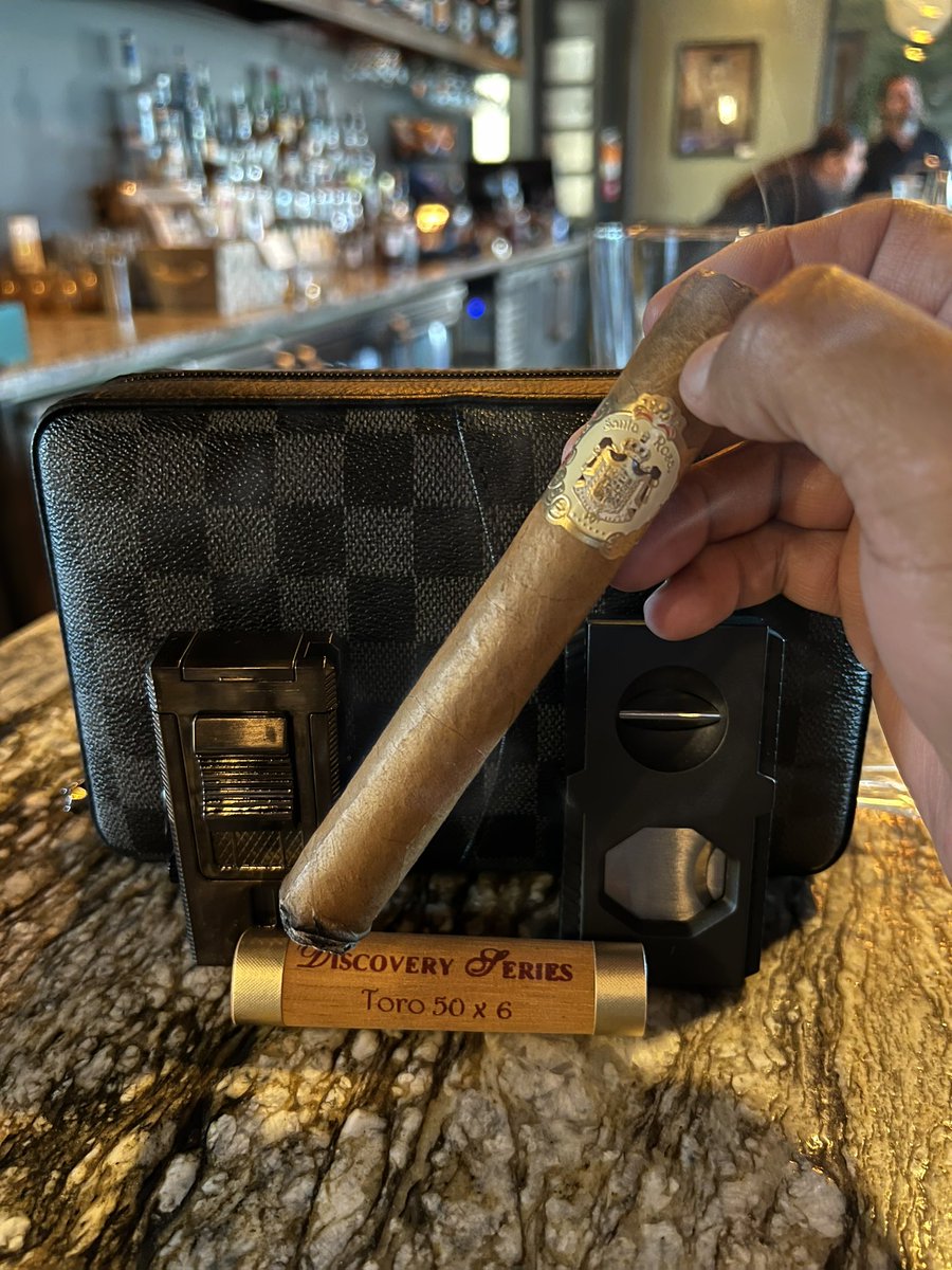 D_To_Tha_J's tweet photo. Late afternoon noon start with a Santa Rosa Discovery Series. @xifeicigartools #XifeiCigarTools #CigarLifestyle #CigarCulture #CigarSociety #CigarOfTheDay #SmokeClassy #BOTL #SOTL #CigarEnvy #PSSITA #CigarsWithClass #CigarNation #CigarFriends #CigarExperience #CigarWorld #CigarMe https://t.co/rMxtZswDMI
