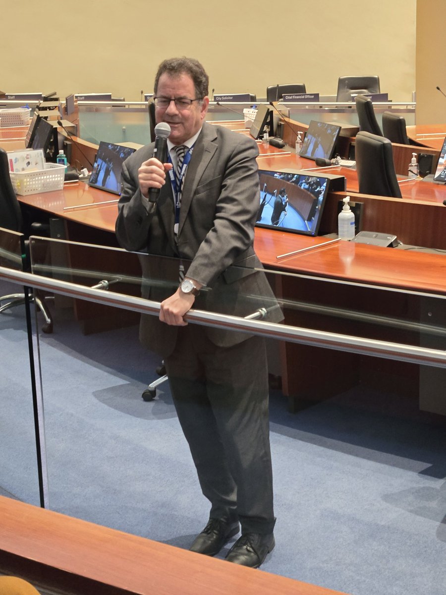 It was a pleasure to welcome students from my ward in the Language Instruction for Newcomers to Canada program (LINC) to City Hall. We had a meet and greet session in Council Chamber after they were taken on an insightful tour of the facility. #yorkcentre #ward6