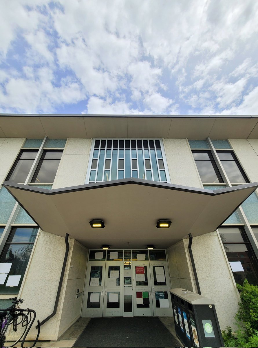 University of Calgary administration not only didn't show up to engage w students — and the faculty & staff that bravely organized a show of support for us today  — they locked their doors to shut us out. 

Fire Ed McCauley now!!! 

#Disclose #Divest
#UofC
#yyc
#FreePalestine