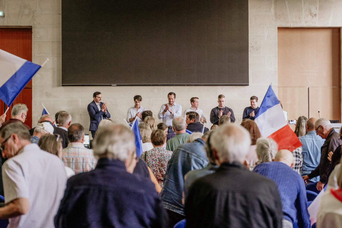 Ceux qui se prétendaient de droite sont aujourd’hui tous soumis politiquement, intellectuellement et psychologiquement à la gauche. À la moindre attaque médiatique, ils reculent. Avec @Reconquete_off, vous aurez des élus qui ne baissent jamais la tête ! #VotezMarion